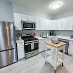 Spacious 3Bed, 2Bath, Near Hospitals & Transports