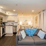 Renovated Studio, Steps To Mgh, Suffolk, Sleeps 4 Apartment *