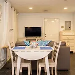 Apartment Renovated Studio, Steps To Mgh, Suffolk, Sleeps 4