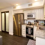 Renovated Studio, Steps To Mgh, Suffolk, Sleeps 4 * Boston