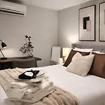 Luxe Duplex Near Beach By Seaport And Convention Centre Bcec