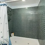 Apartment Renovated Studio, Steps To Mgh, Suffolk, Sleeps 4