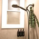 Nomadiq - Walk To Airport, 5 Min To Downtown 01