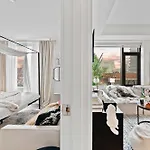 Elegant Boston Apartment With Pool And Fitness Center