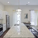 Three-Bedroom On Washington Street Apt 4