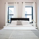 Four-Bedroom On Hamilton Place Apt 507