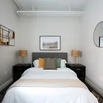 Two-Bedroom On Hamilton Place Apt 401