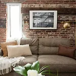 Two-Bedroom On Hamilton Place Apt 401