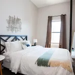 Three-Bedroom On Hamilton Place Apt 508