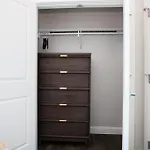Three-Bedroom On Hamilton Place Apt 508