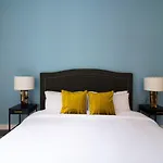 Smart Studio In Downtown Crossing By Sonder