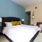Smart Studio In Downtown Crossing By Sonder