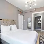 Apartment At 143 Arlington Street Boston