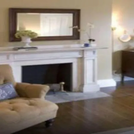 Bed & Breakfast The College Club Of
