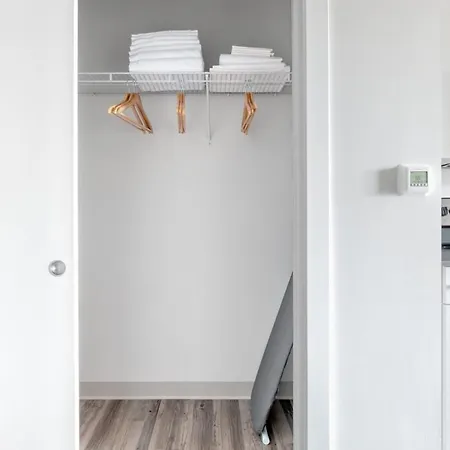 Brighton Studio W Wd Doorman Nr T Dining Bos-321 Boston