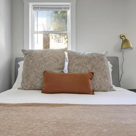 Newly Newly Renovated S 2br Bos-455 Apartment *