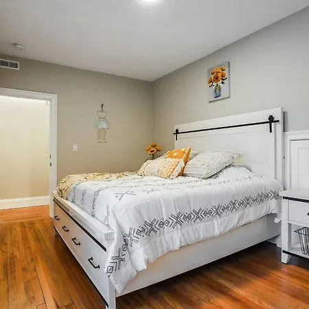 Private In Shared In Brookline Apartment *