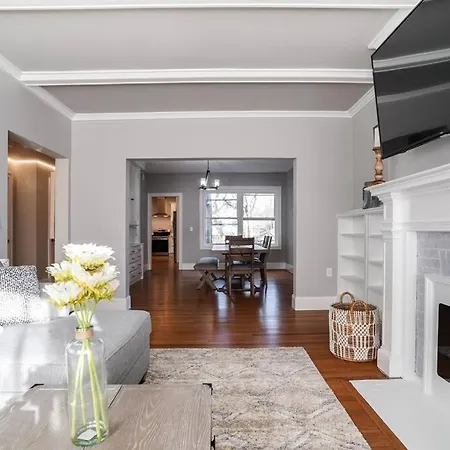 Private In Shared In Brookline Apartment *