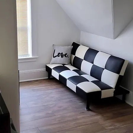 Cozy 2 Bedroom Private Apartment Boston