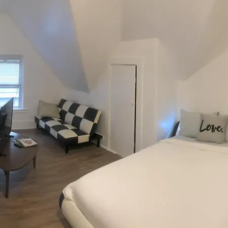 Apartment Cozy 2 Bedroom Private