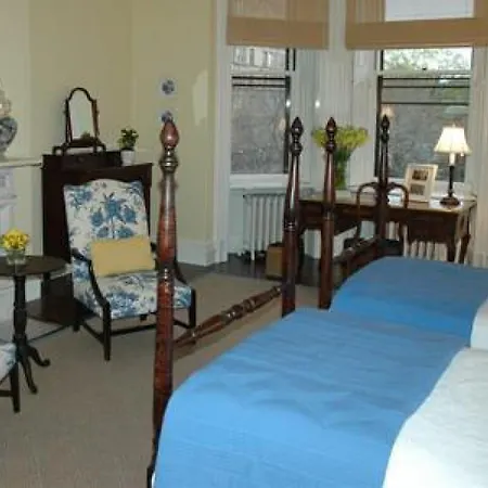 Bed & Breakfast The College Club Of