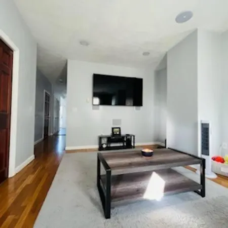 Apartment Newly Renovated -2 Bedroom
