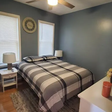 Newly Renovated -2 Bedroom *