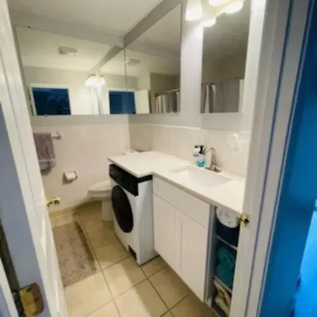 Newly Renovated -2 Bedroom *