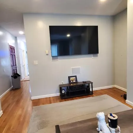 Newly Renovated -2 Bedroom Apartment Boston