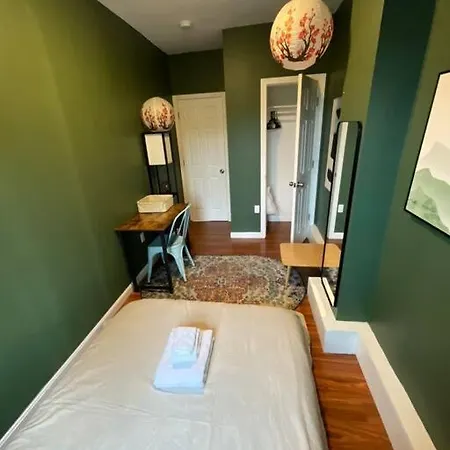 Furnished 3-bed 1-bath Private Apt In South End Apartment
