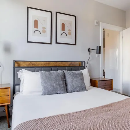 Brighton 2br W Gym Nr Line Dining Bos-982 Apartment