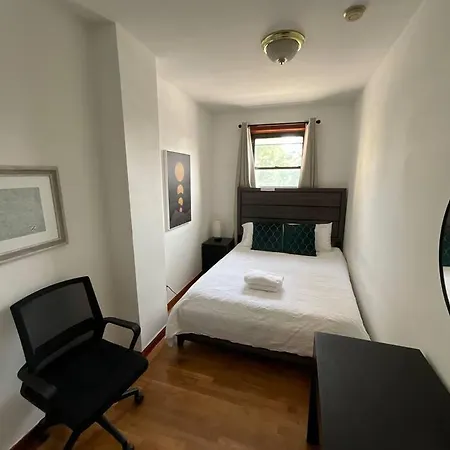 Holiday home Furnished 3-bed 1-bath Private Apt In South End