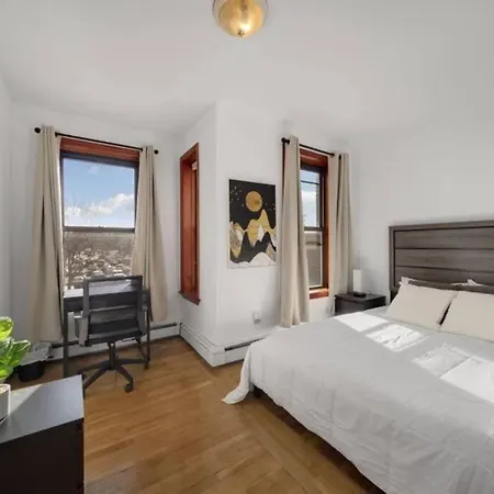 Furnished 3-bed 1-bath Private Apt In South End Holiday home *