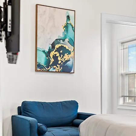 Apartment Spacious Fully Furnished By Logan Airport Boston