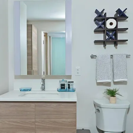 Modern Seaport Oasis Apartment *