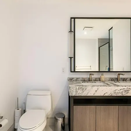 Apartment 1+den/1 Luxury In Seaport *