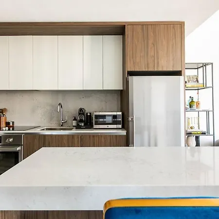 1+den/1 Luxury In Seaport Apartment
