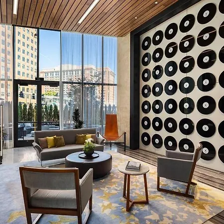 Apartment 1+den/1 Luxury In Seaport *