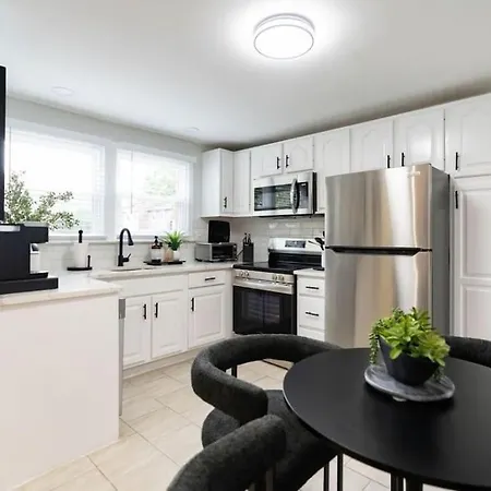 Modern Single Family Minutes From Fort Hill Boston