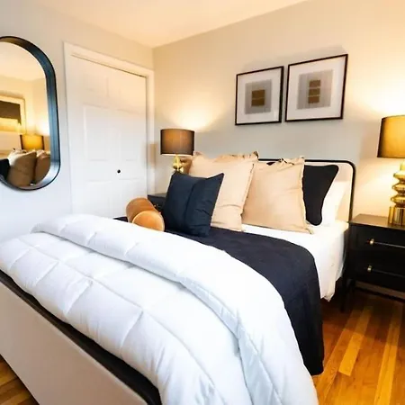 Modern Single Family Minutes From Fort Hill Holiday home *
