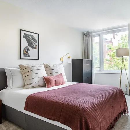 Back Bay 2br2b Steps From Prudential Center Bos-409