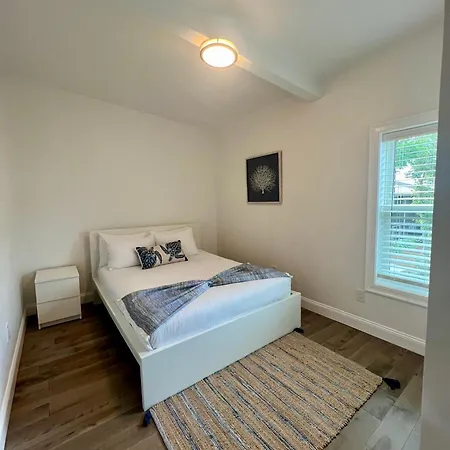 Aparthotel Modern 3-bedroom Condo, Fully Furnished & Renovated Boston