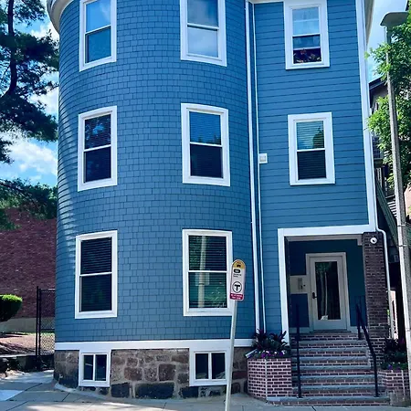 Aparthotel Modern 3-bedroom Condo, Fully Furnished & Renovated Boston