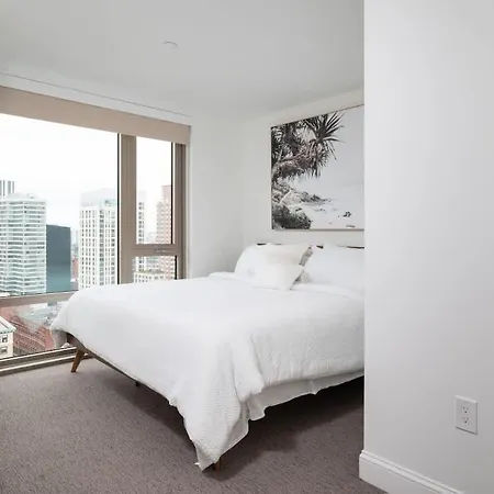 Upscale Penthouse W Gym & Parking Near Mgh & Tufts Holiday home