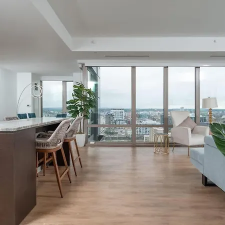 Upscale Penthouse W Gym & Parking Near Mgh & Tufts Holiday home