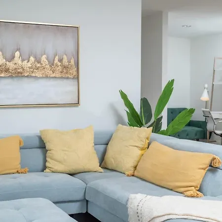 Holiday home Upscale Penthouse W Gym & Parking Near Mgh & Tufts Boston