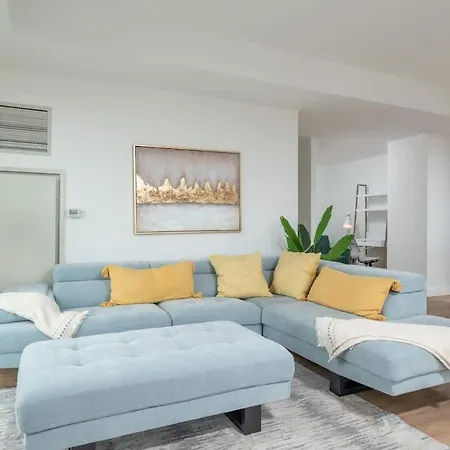 Holiday home Upscale Penthouse W Gym & Parking Near Mgh & Tufts
