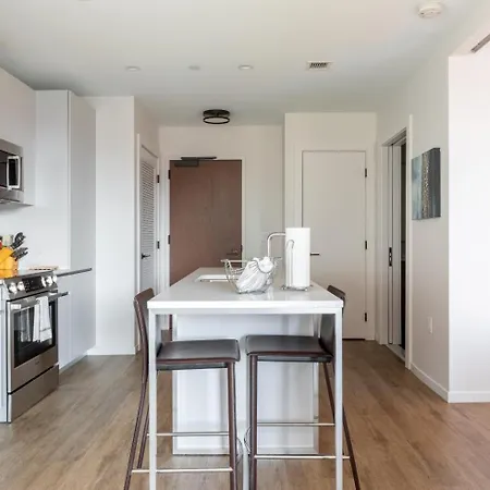 Lux Downtown With Pool Apartment