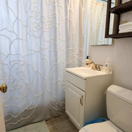 Centrally Located, 1bed Unit Apartment *