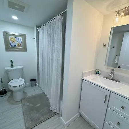 Apartment Modern 3-bedroom Gem Near Col, Pvt Entrance Boston